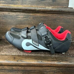 PELOTON CYCLING SHOES SIZE 45